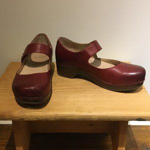 Dansko Women's Beatrice Clogs / Red Leather / Size 36